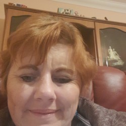 Queenjane is looking for singles for a date