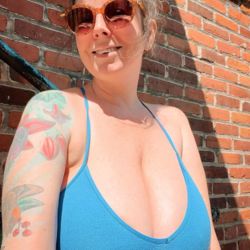 Cathleen is looking for singles for a date