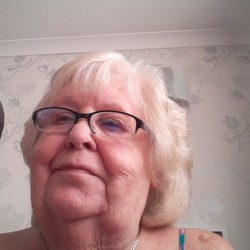 Judyblue is looking for singles for a date