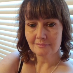 Lisa is looking for singles for a date