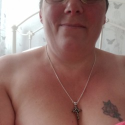 Jane is looking for singles for a date